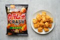 Koikeya Kara Mucho Crash ostre chipsy ziemniaczane o smaku chili, 40g | JaponiaCentralna.pl