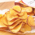 UHA Mikakuto Osatsu Doki chipsy ze słodkich ziemniaków, 65g   |   JaponiaCentralna.pl
