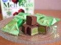 Meiji Melty Kiss czekoladki o smaku herbaty matcha, 56g   |   JaponiaCentralna.pl