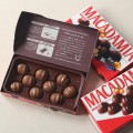 Meiji Macadamia x Sailor Moon orzechy makadamia w czekoladzie, 64g | JaponiaCentralna.pl