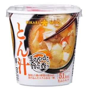 Hikari instant zupa Miso Tonjiru z mięsem i warzywami, 52.8g | JaponiaCentralna.pl