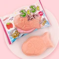 Meito Puku Puku Tai wafelek nadziewany czekoladą o smaku truskawkowym, 16,5g | JaponiaCentralna.pl