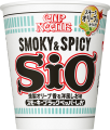 Nissin Cup Noodles ramen Smoky &amp; Spicy Sio, 75g | JaponiaCentralna.pl