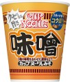 Nissin Cup Noodles o smaku miso, 82 g | japoniacentralna.pl
