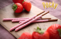 Glico Pocky o smaku truskawkowym  - 55g   |   japoniacentralna.pl